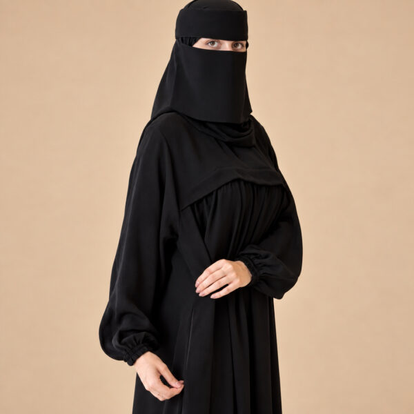 تفاصيل التصميم الجانبي لعباية الطواف ندى