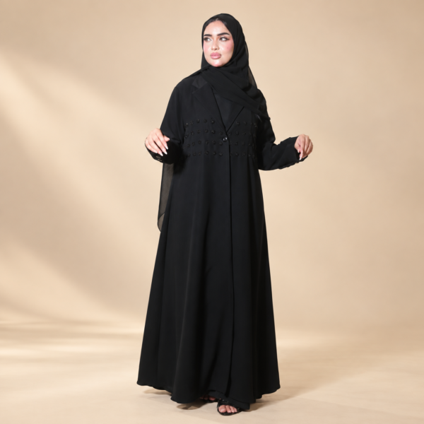 عباية حور كوبرا سوداء بإطلالة أمامية كاملة