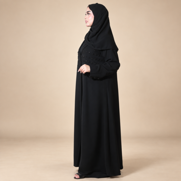 عباية حور كوبرا السوداء من الجانب