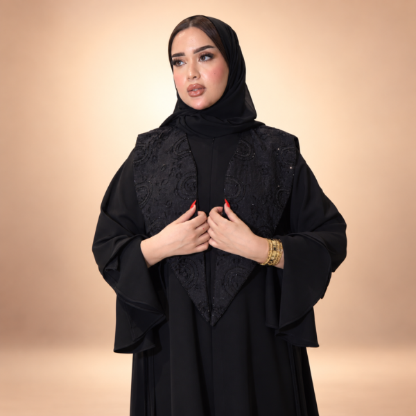عباية جرايت كابلي كوبرا، لقطة أمامية قريبة