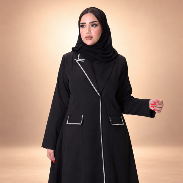 عباية سيلفر ليزر كريب بيلا، لقطة أمامية قريبة