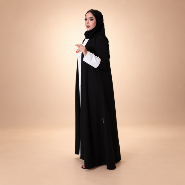 عباية الفجر كريب بيلا أسود وأبيض - منظر جانبي كامل