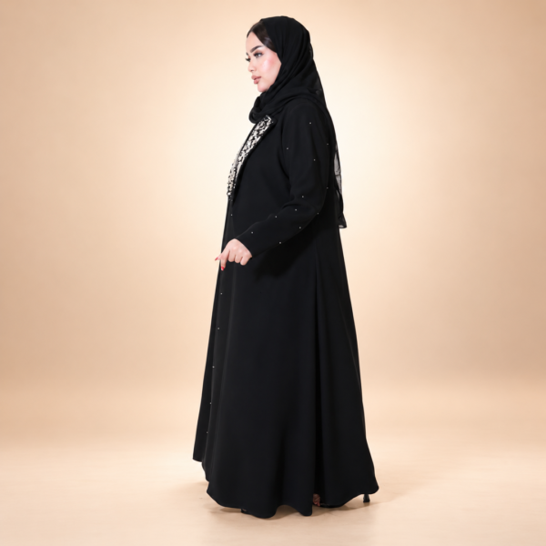 عباية ثري كلوفر كوبرا، إطلالة جانبية كاملة