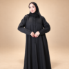 تفاصيل الأزرار الأمامية في عباية مودرن أشانتي كريب بيلا