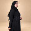 تفاصيل الكم والبانيل الجانبي في عباية كلاسيك بانيل كوبرا