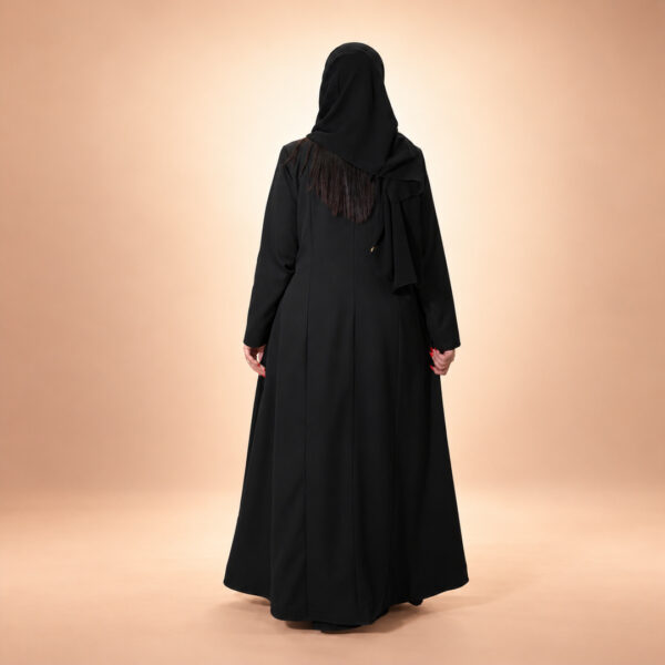 عباية سيلفر ليزر كريب بيلا، إطلالة خلفية كاملة