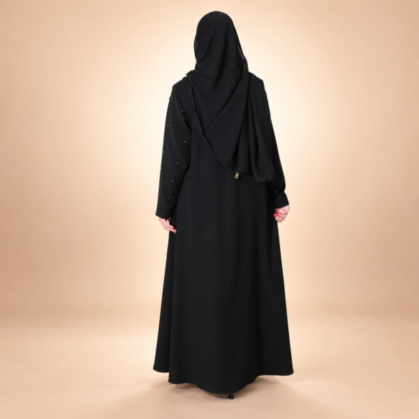 عباية ثري كلوفر كوبرا، إطلالة خلفية كاملة